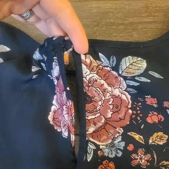 Eyeshadow Plus Size Lightweight Floral Open Shoulder Blouse - Picture 8 of 8